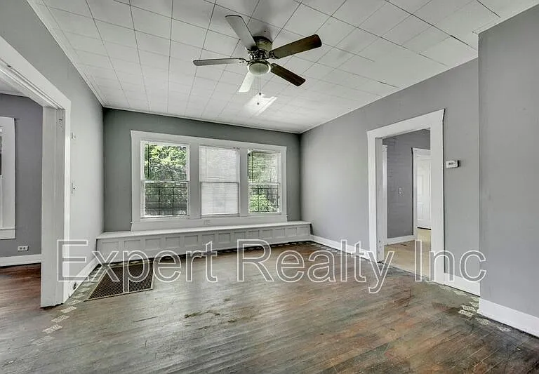 608 5th Ave — Photo 6