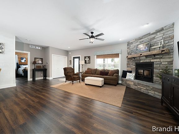 5th image of 11885 14th Ave NW