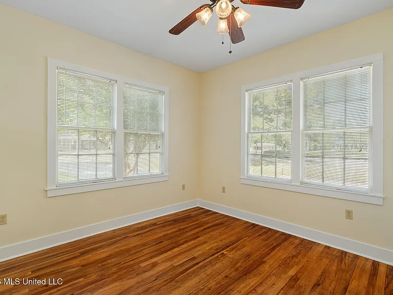720 Broad St #1 — Photo 17