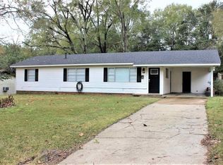206 Ballow St, Henderson, TX 75654