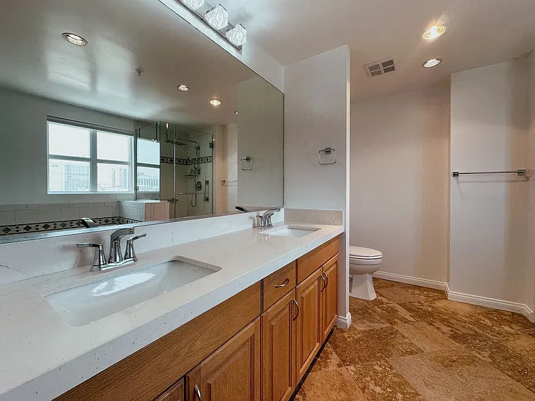 555 Front St #602 — Photo 31