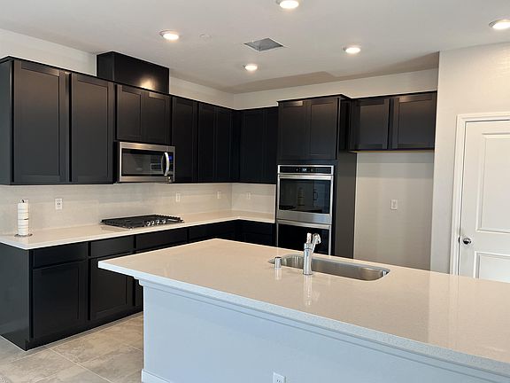 5th image of 396 Purple Sandpiper St