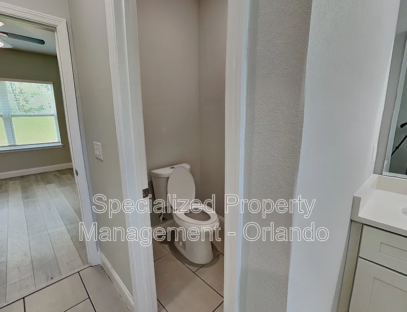 3 bed, 2.0 bath, 1985 sqft, $1,650 — Photo 2