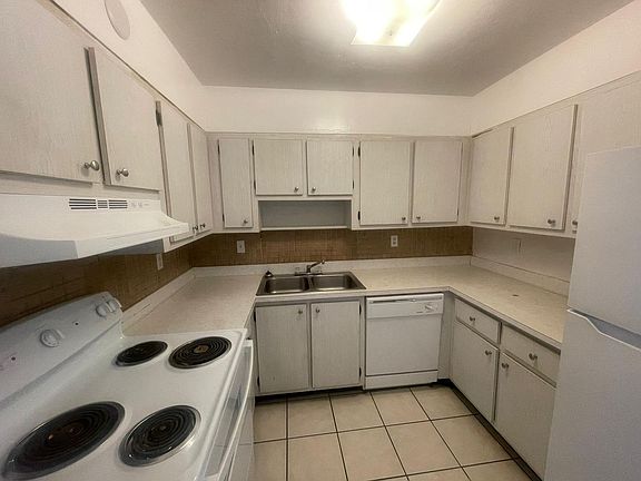 2nd image of 1830 Maravilla Ave APT 711