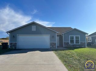 8739 SW 29th St, Topeka, KS 66614