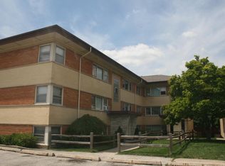 7546 N Waukegan Rd, Niles, IL 60714