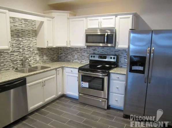 221 Croghan St APT E, Fremont, OH 43420