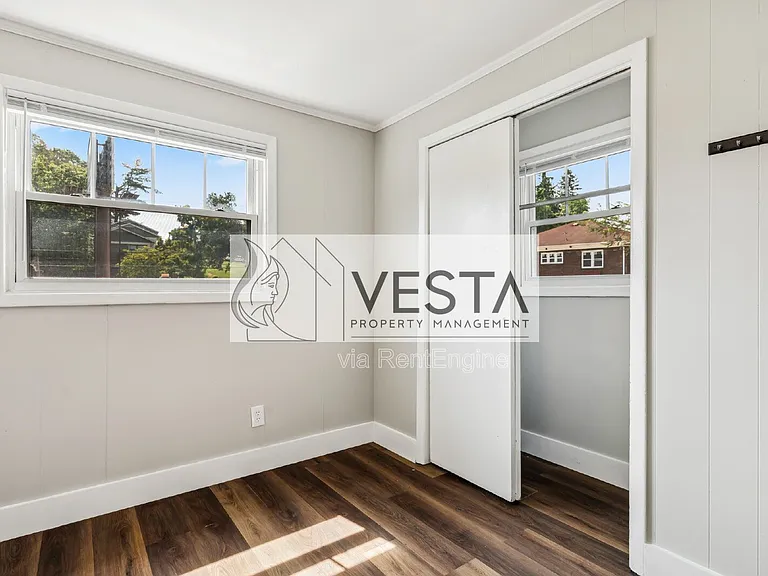 4 Farrwood Ave #8 — Photo 24