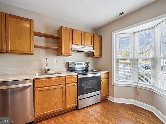5th image of 8527 Southlawn Ct