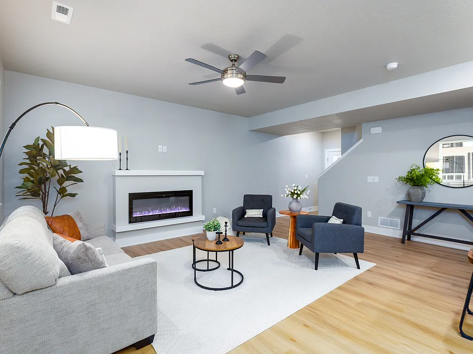 5582 Pinellas Dr