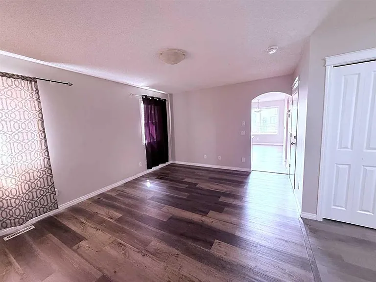 952 Taradale Dr NE — Photo 5