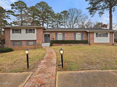 911 W Lakeview Cir, Clinton, MS, 39056