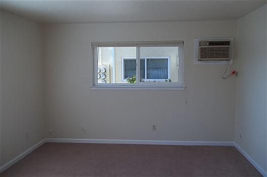 2nd image of 721 Lampasas Ave