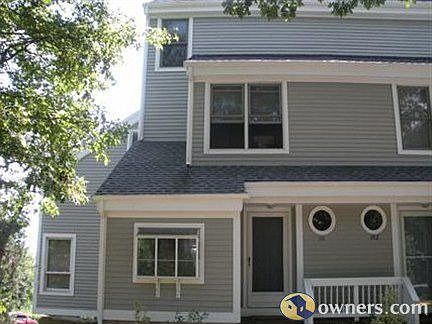 CONDO FOR SALE.TOWNHOUSE WATERFRONT COMPLEX