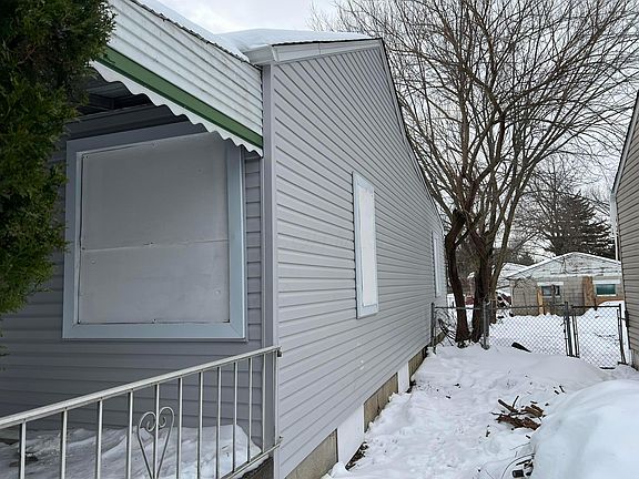 3rd image of 2569 Audubon Rd