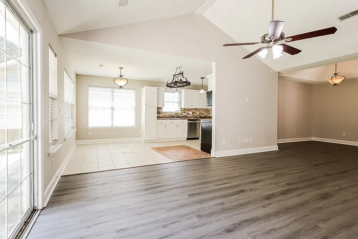 3 bed, 2.0 bath, 1390 sqft, $2,245 — Photo 3