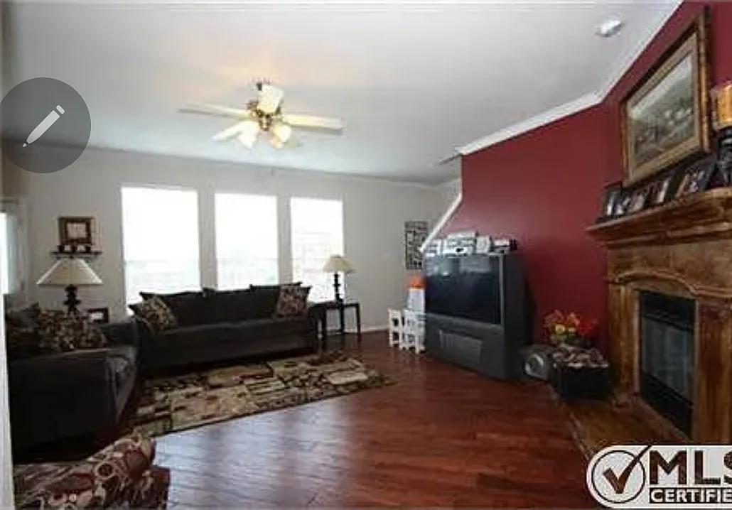 3 bed, 2.5 bath, 2052 sqft, $2,422 — Photo 1