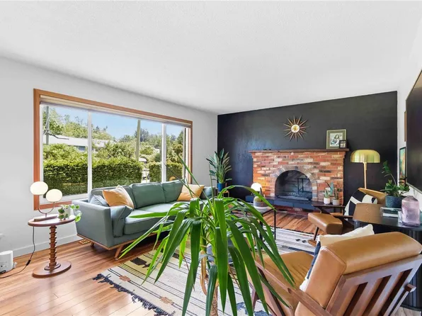 7030 Deerlepe Rd, Sooke, BC V9Z 0T5