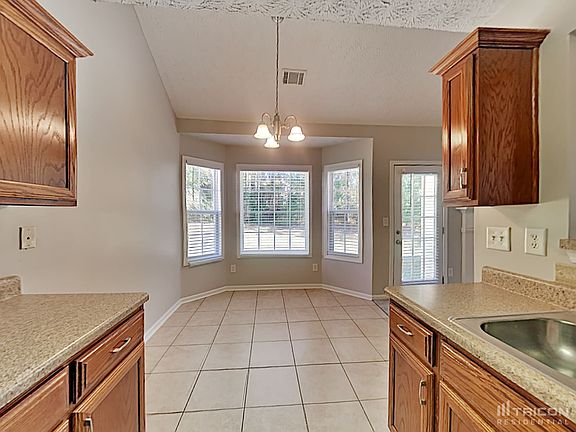 4th image of 416 Camella Cir