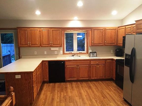 Vaulted ceilings, lots of counter space, all appliances included, kitchen window.