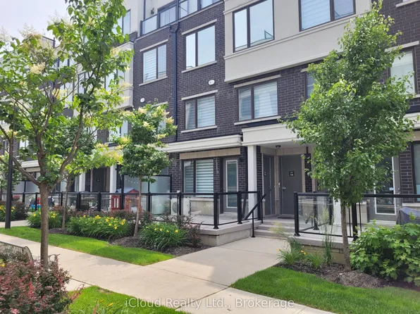 300 Alex Gardner Cir #55, Aurora, ON L4G 3G5