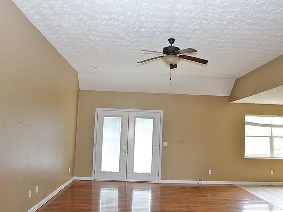 5th image of 104 Huntington #1