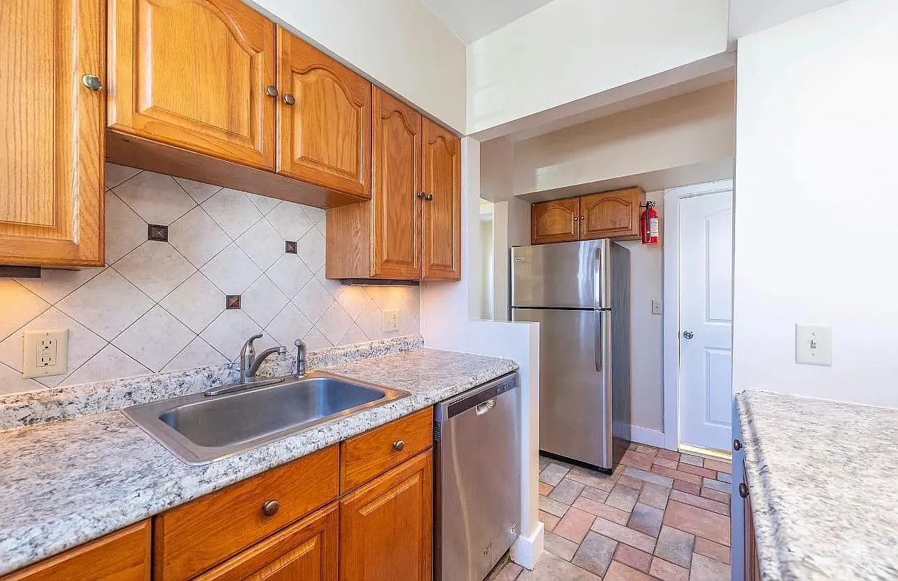 2 bed, 1000 sqft, $2,000 — Photo 4