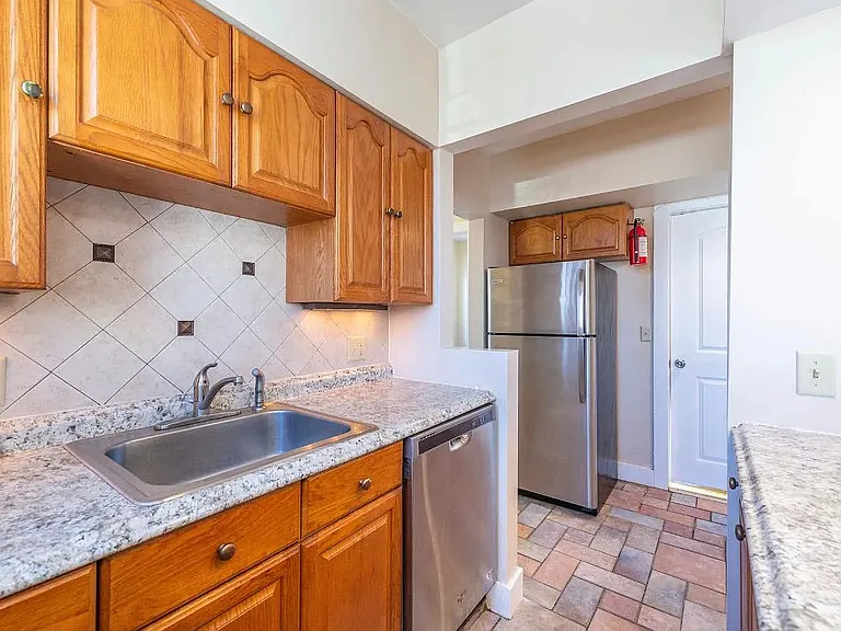 21 Chestnut St #2 — Photo 4