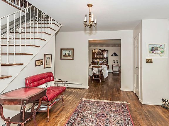 3rd image of 32 Renwick Ave