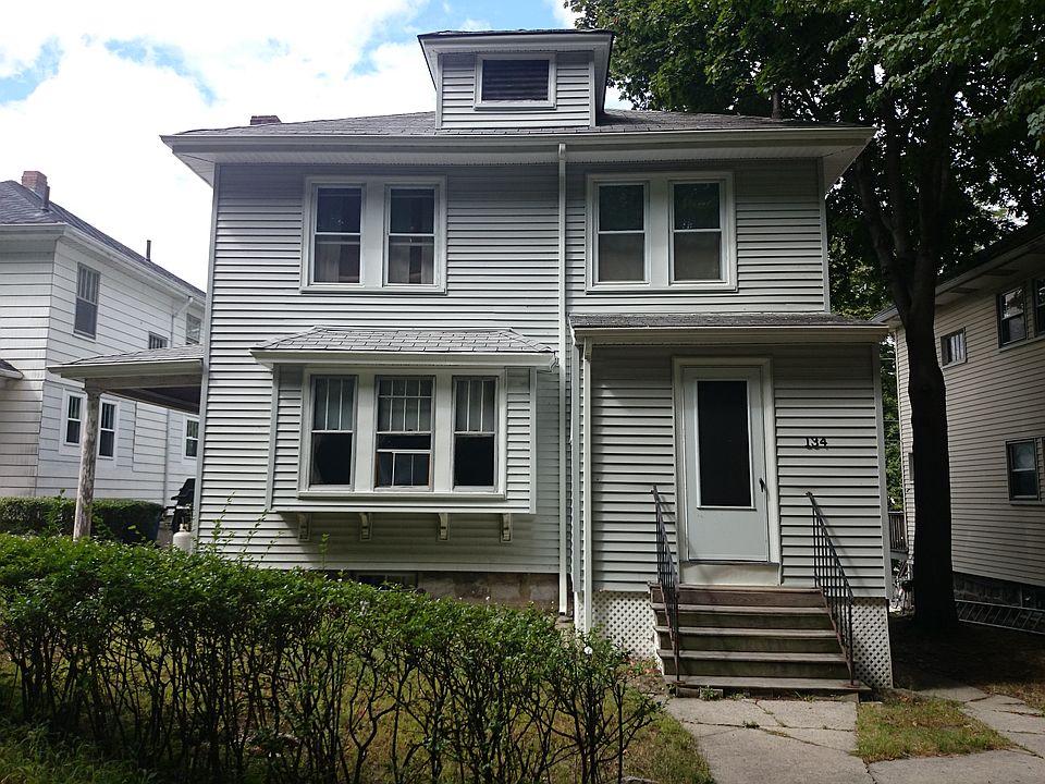2nd image of 134 Lake St