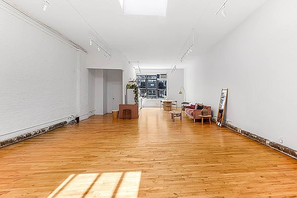 1st image of 604 E 11th St APT 3