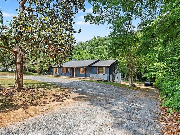 4th image of 3927 Beacon Dr