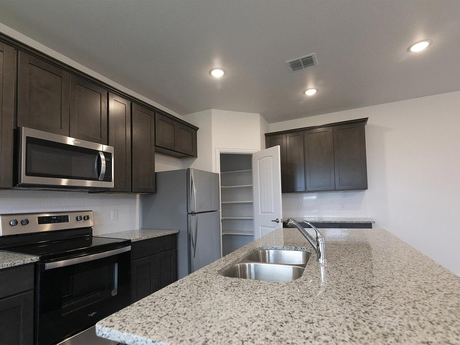 3208 Anna St — Photo 3