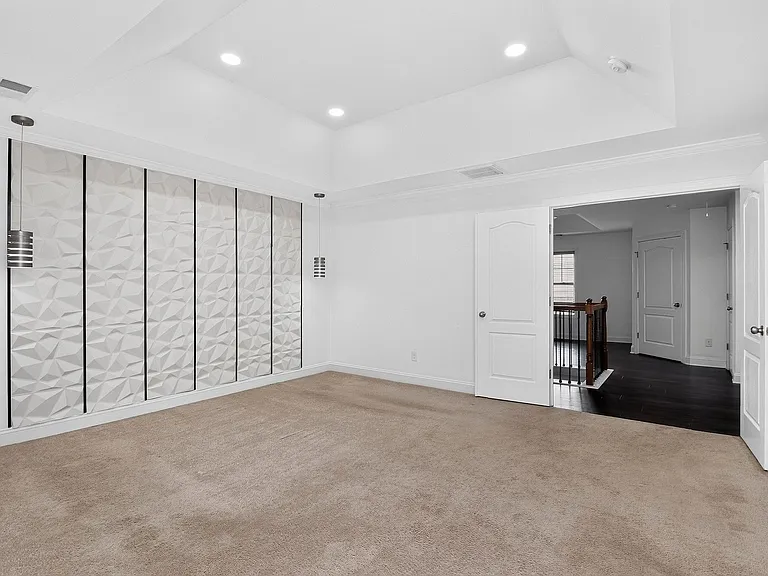 549 Daventry Ct — Photo 15