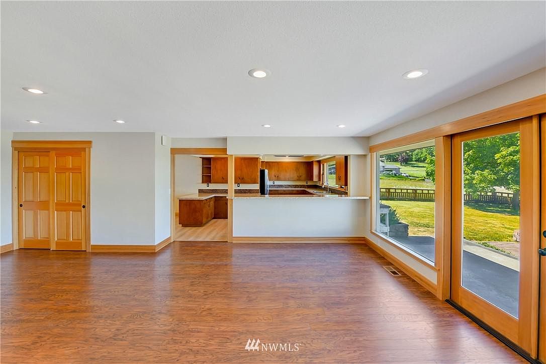 Oak Harbor, WA 98277