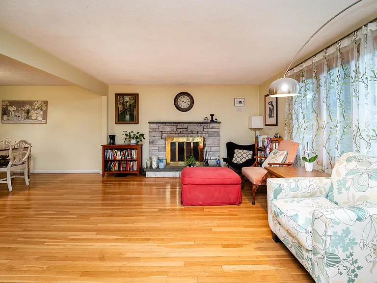 6 Tufts Rd — Photo 3