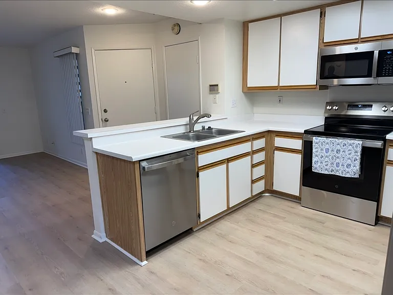 2800 Keller Dr #306 — Photo 5