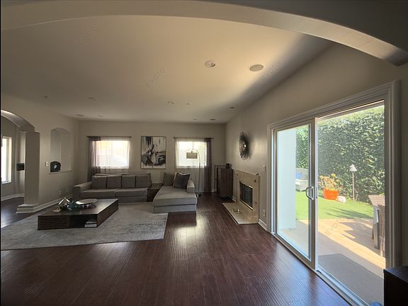 2nd image of 2009 Belmont Ln #B