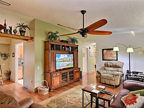 3rd image of 2313 SE Grand Dr