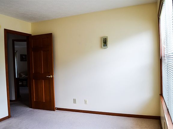 3rd image of 4704 Osprey Dr E