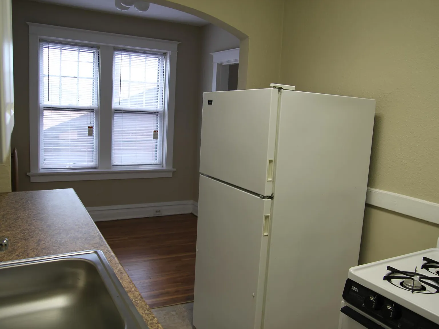Studio, $750 — Photo 4