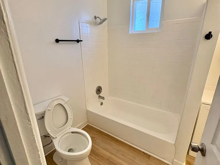 527 Hyde Park Blvd — Photo 24