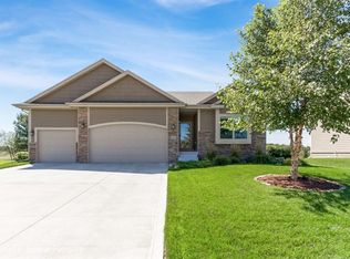 4814 155th St, Urbandale, IA 50323