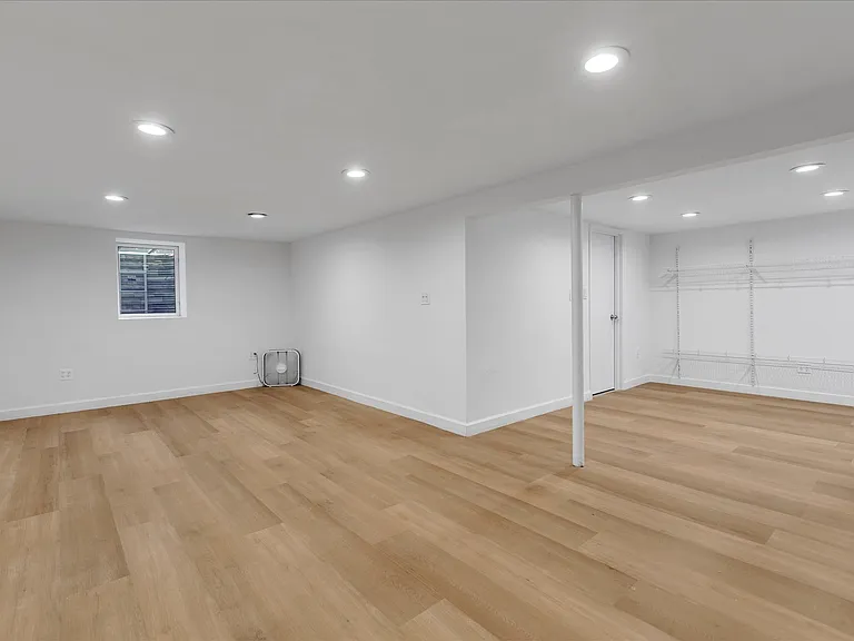217 Bellerose Ave — Photo 19