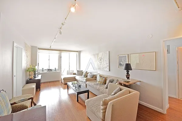 Rented by Peter Ashe | media 2