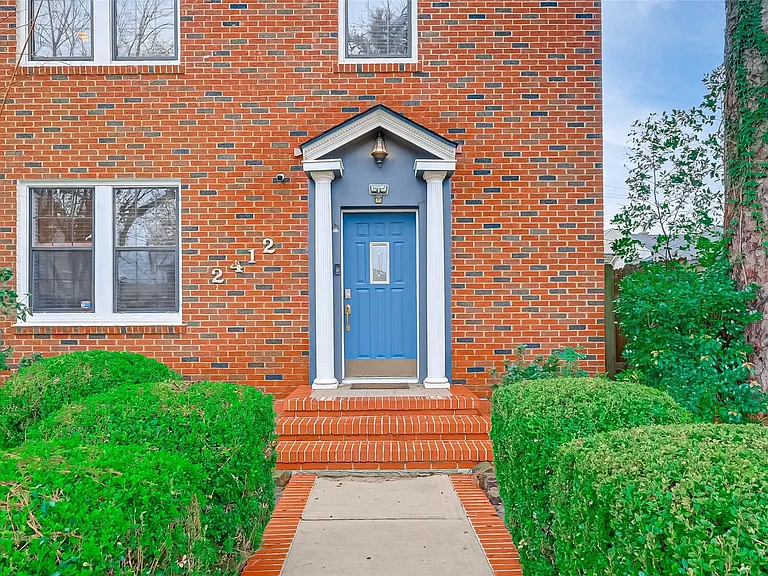 2412 Oakdale St — Photo 42