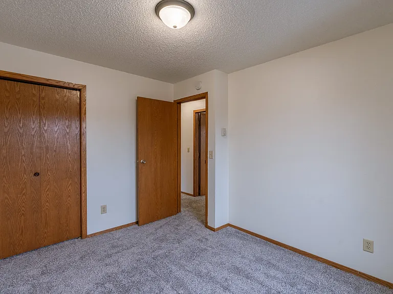 Fargo, ND Crescent Park Apartments | Bedroom