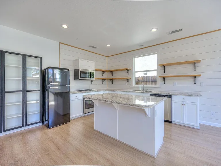 1511 N Encoure Way — Photo 6