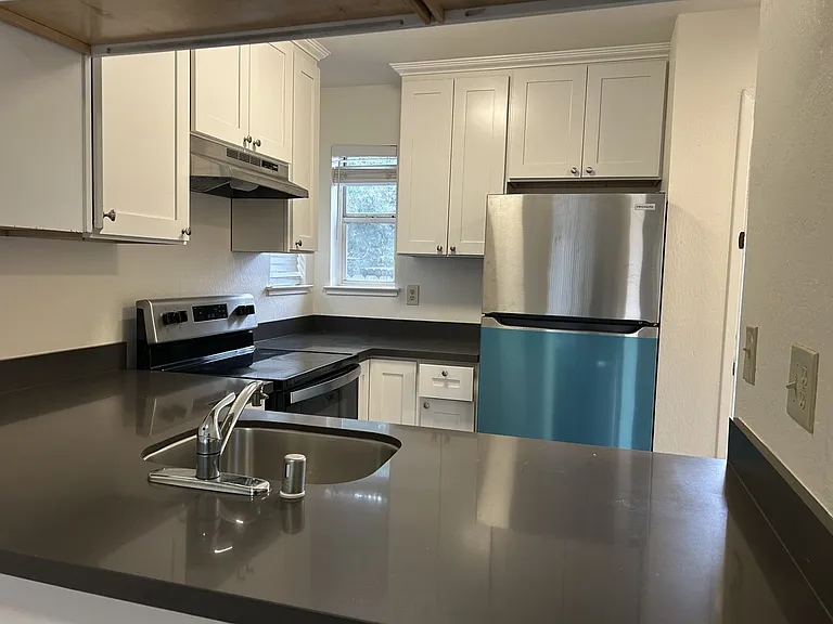 463 Coffield Ave — Photo 8