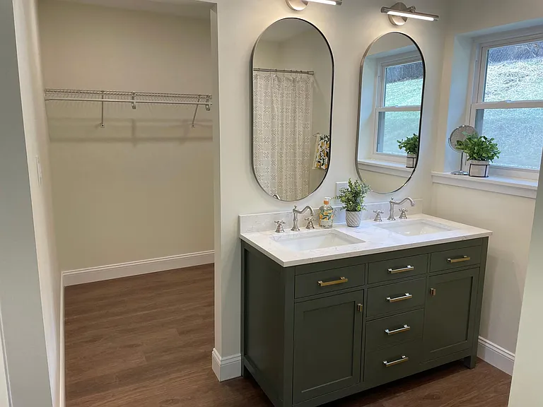 Master walk in Closet